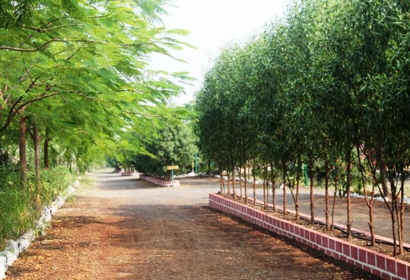 هتل Strawberry Resort