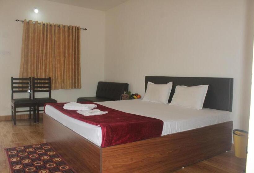 هتل Strawberry Resort