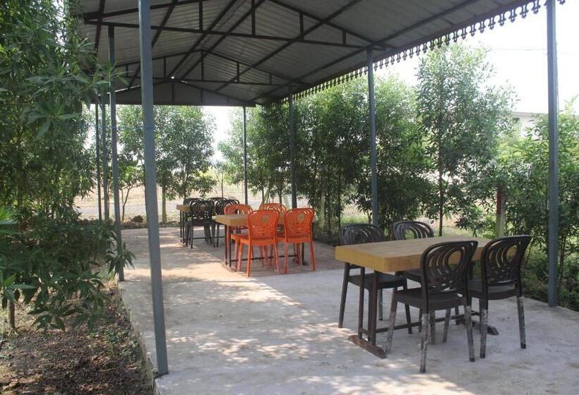 هتل Strawberry Resort