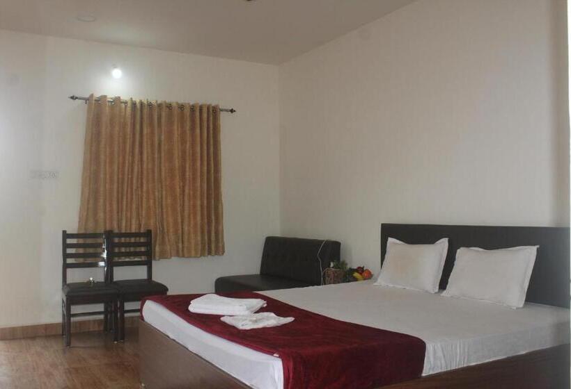 هتل Strawberry Resort