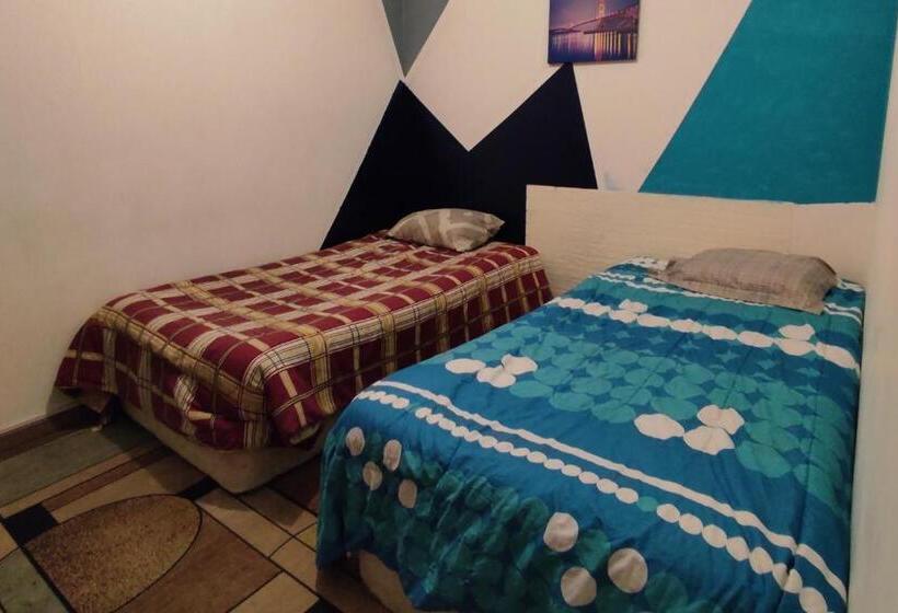 ペンション Hostal Antonella Los Angeles