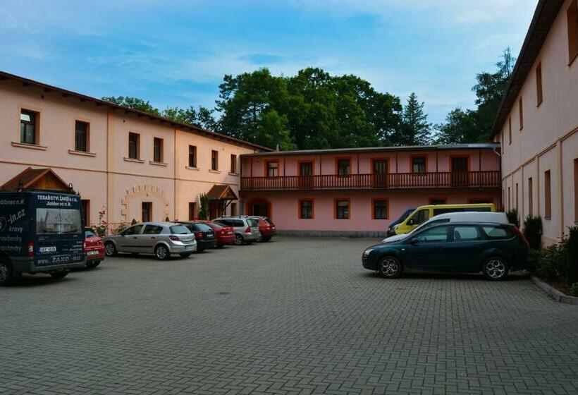 بنسيون Penzion U Parku