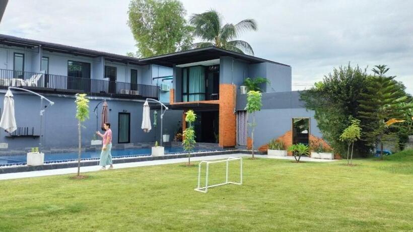 膳宿费 Family Pool View บ้านพักครอบครัวและสระว่ายน้ำ