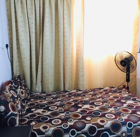 بنسيون Rochesta Holiday Inn