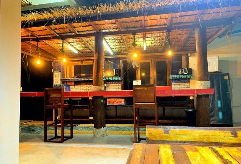 פנסיון Sea View   Palm Villa