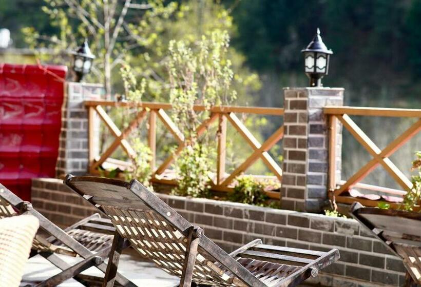 旅馆 Odin Stays & Café Tirthan