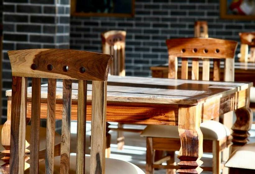 旅馆 Odin Stays & Café Tirthan