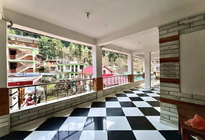 هاستل Diamond Valley X One Light Stays