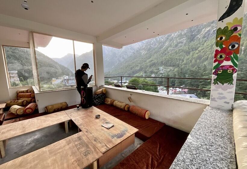 هاستل Diamond Valley X One Light Stays