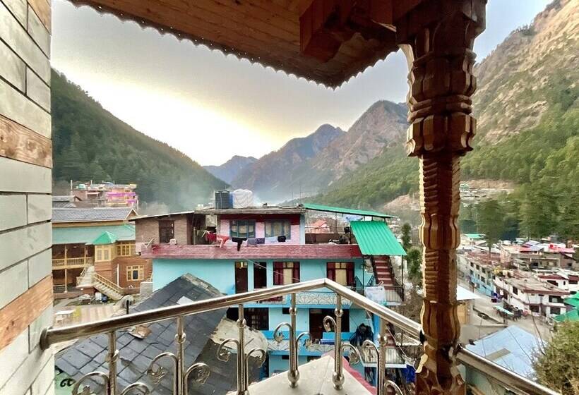 هاستل Diamond Valley X One Light Stays