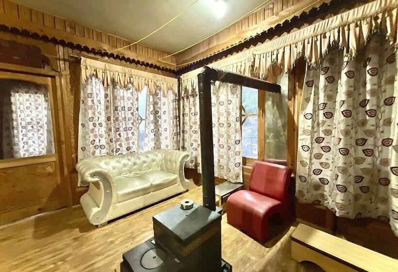 هاستل Diamond Valley X One Light Stays