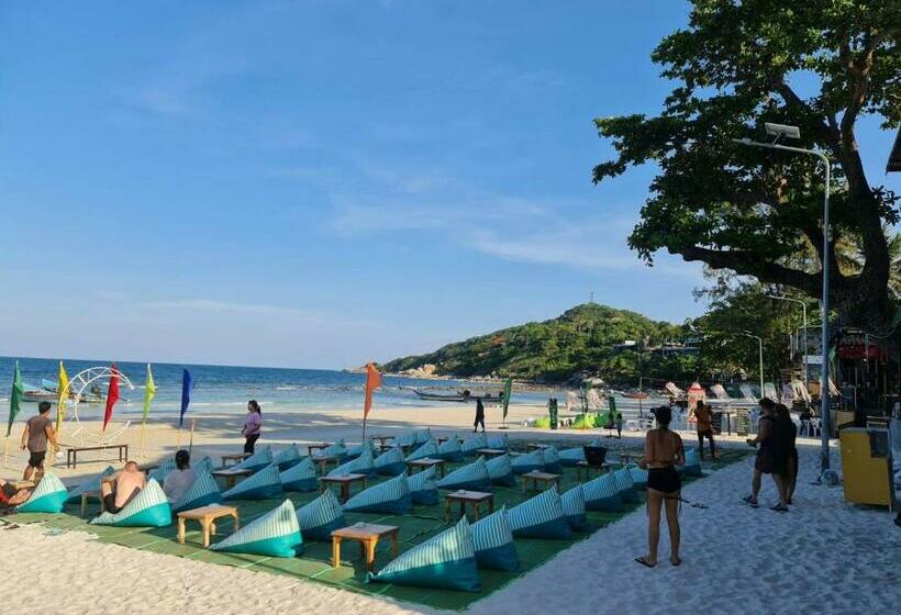 Almost Famous Hostel