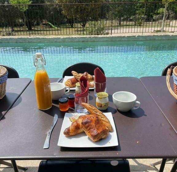 مبيت وإفطار Les Micocouliers