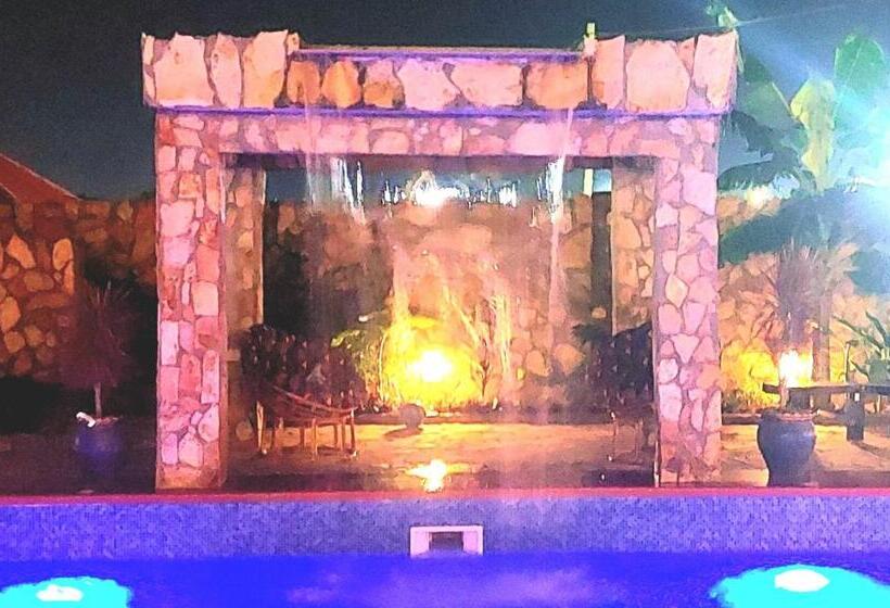 בית מלון כפרי Blue Palm Resort Ghana