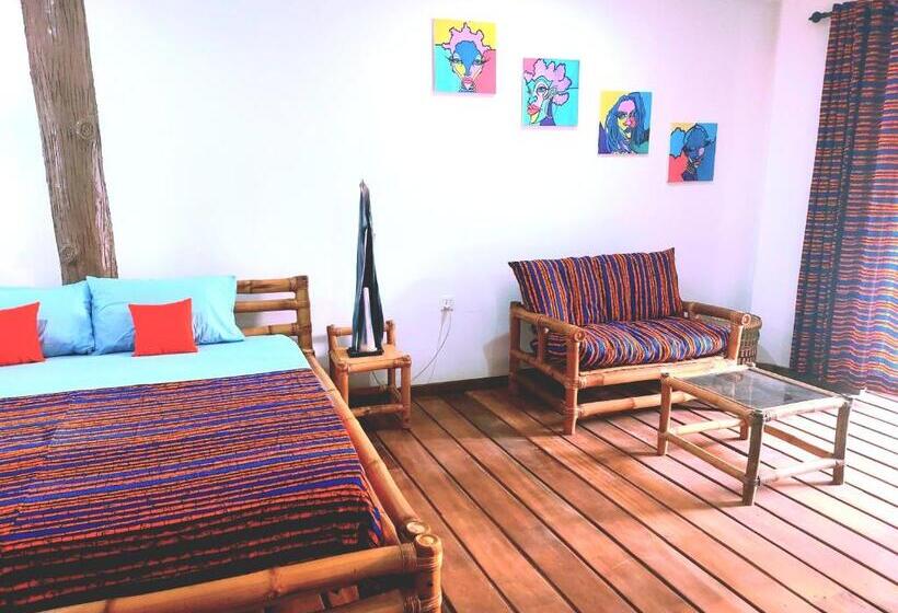 בית מלון כפרי Blue Palm Resort Ghana