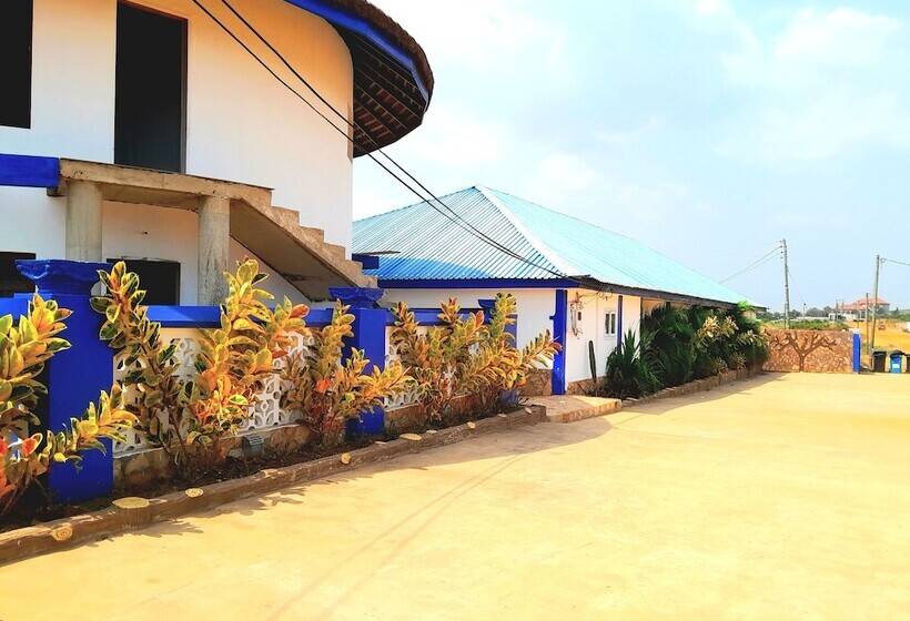 בית מלון כפרי Blue Palm Resort Ghana