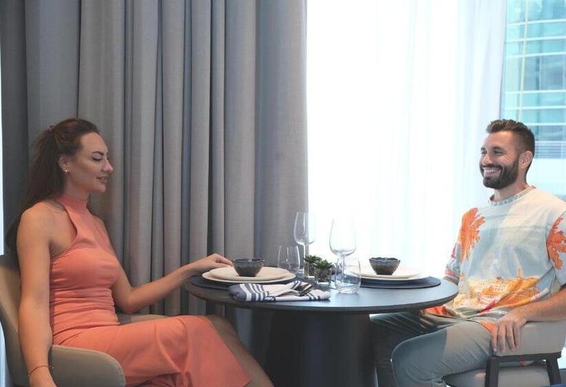 هتل Charthouse Bahrain