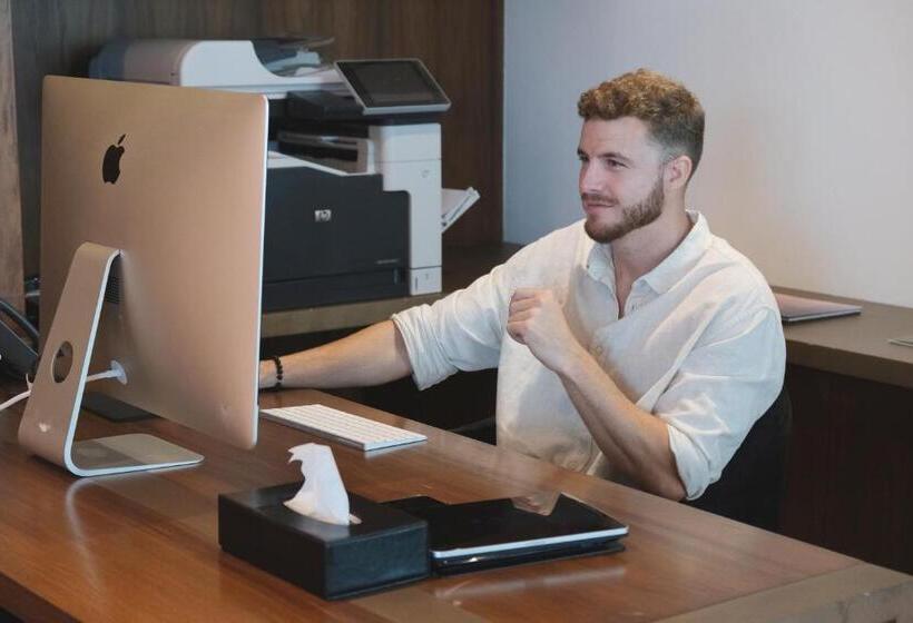 هتل Charthouse Bahrain