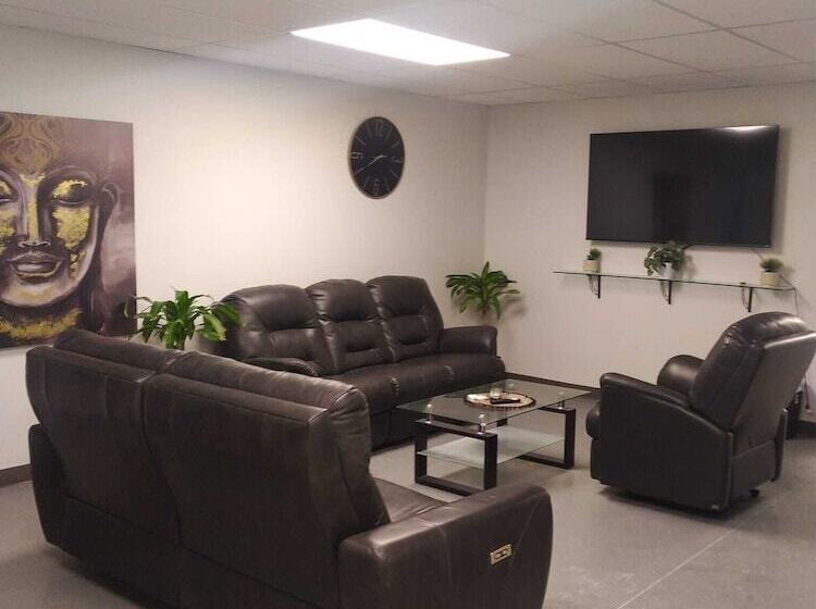 מלון כמוסות Amr Hotel Inc