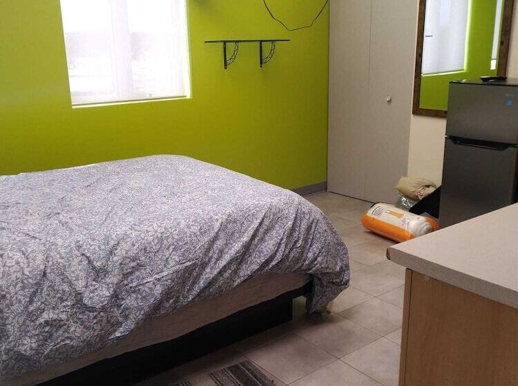 מלון כמוסות Amr Hotel Inc