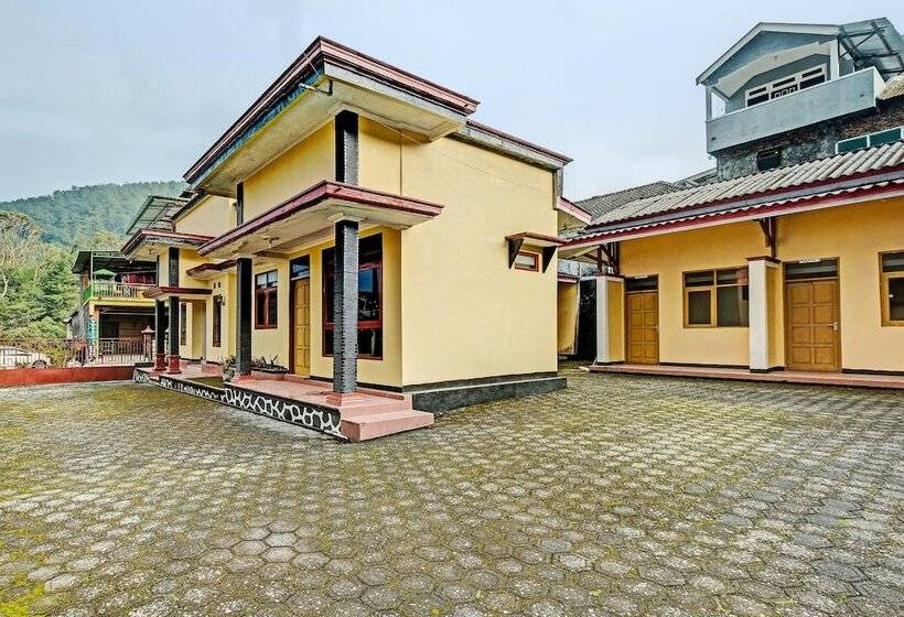 فندق Oyo 92406 Renata 1