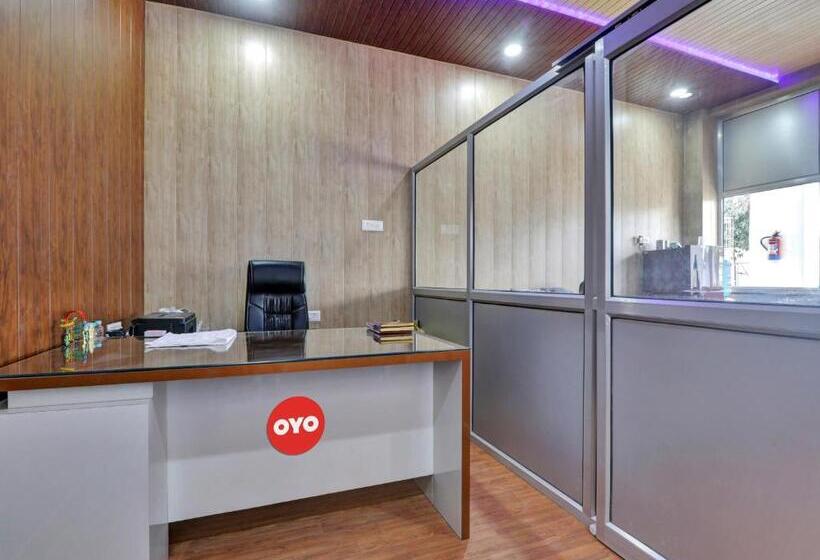 Отель Oyo Flagship 81077 Madhuraj Banquet And Lawn