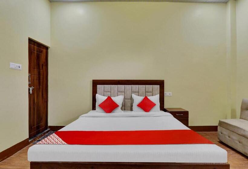 Отель Oyo Flagship 81077 Madhuraj Banquet And Lawn