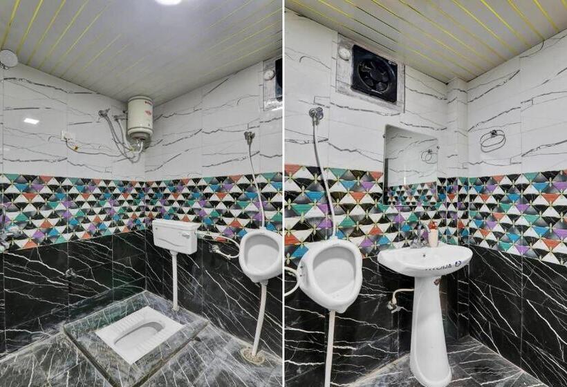 Отель Oyo Flagship 81077 Madhuraj Banquet And Lawn