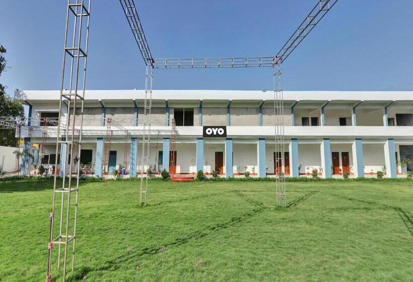Отель Oyo Flagship 81077 Madhuraj Banquet And Lawn