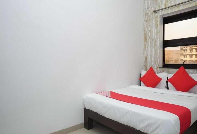 فندق Oyo Flagship 81100  Sai Lodging