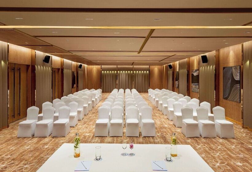 Hotelli Ramada Encore By Wyndham Indore Nipania