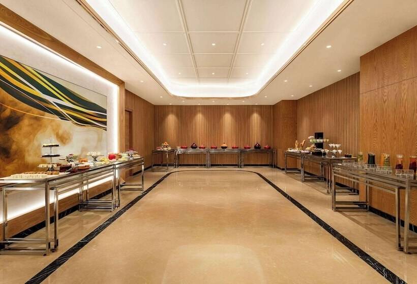 בית מלון כפרי Ramada Encore By Wyndham Indore Nipania