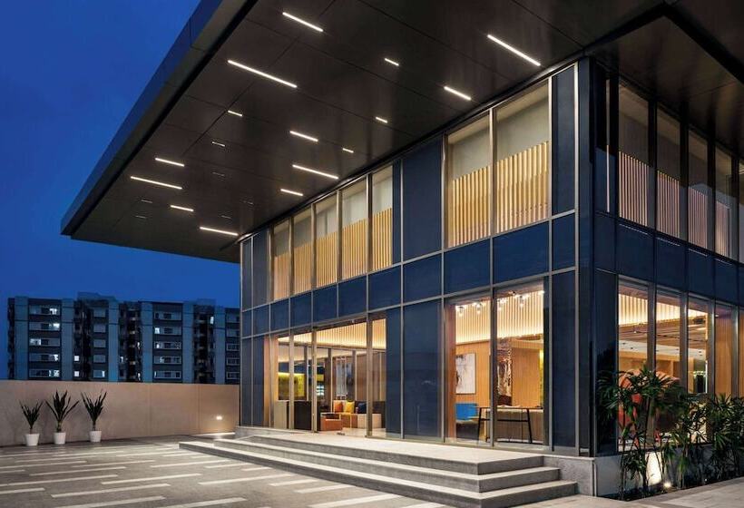 Hotelli Ramada Encore By Wyndham Indore Nipania