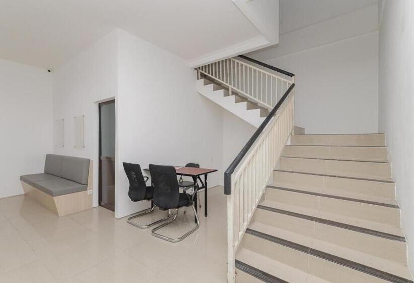 Отель Yayah Residence At Sawojajar Bogor Redpartner