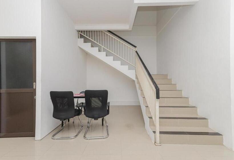 Отель Yayah Residence At Sawojajar Bogor Redpartner