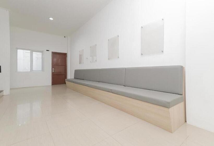 Отель Yayah Residence At Sawojajar Bogor Redpartner