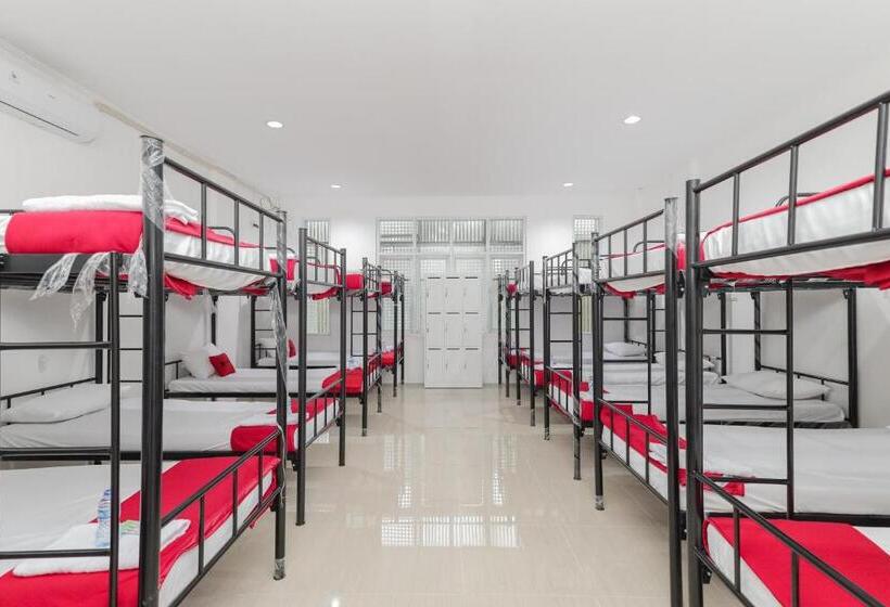 Отель Yayah Residence At Sawojajar Bogor Redpartner