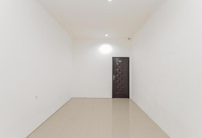 Отель Yayah Residence At Sawojajar Bogor Redpartner