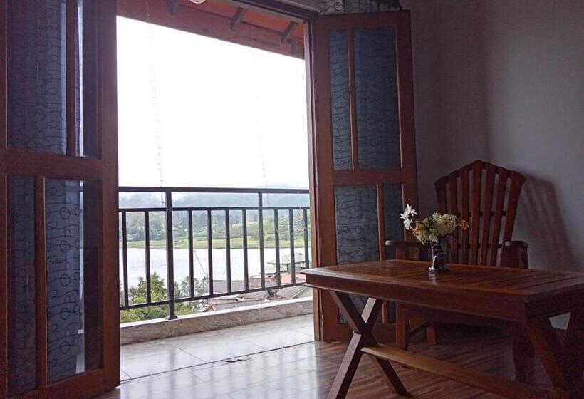 פנסיון Kadalla Cottage