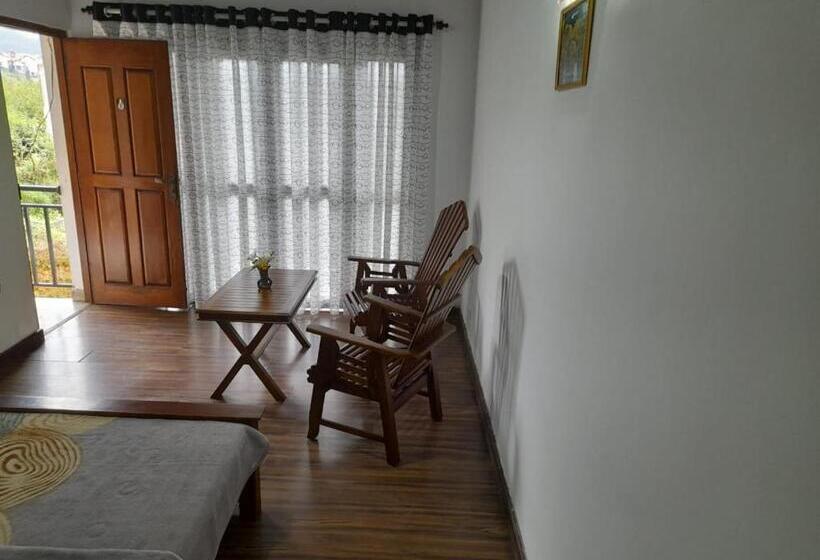 פנסיון Kadalla Cottage