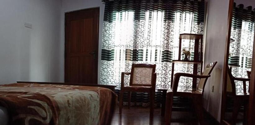 פנסיון Kadalla Cottage