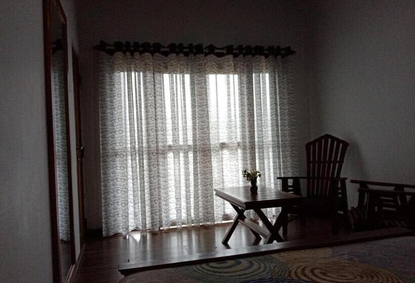 פנסיון Kadalla Cottage