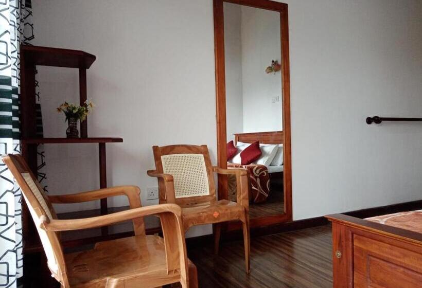 פנסיון Kadalla Cottage