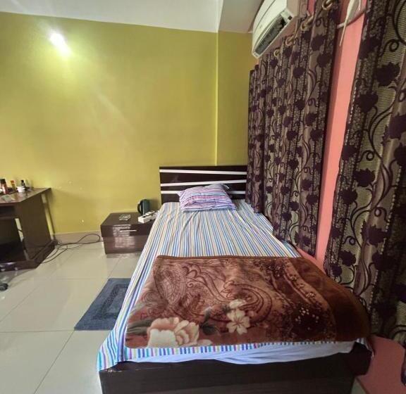 ペンション Roop Amrit Guest House