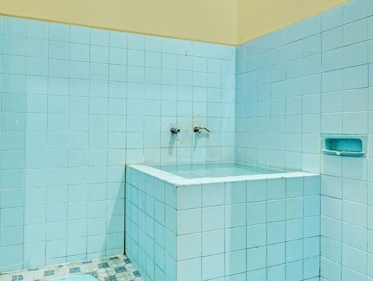 Spot On 92414 Hotel Pereng Sari