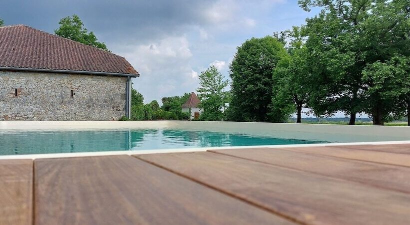 민박 Le Poutic Piscine Chauffee