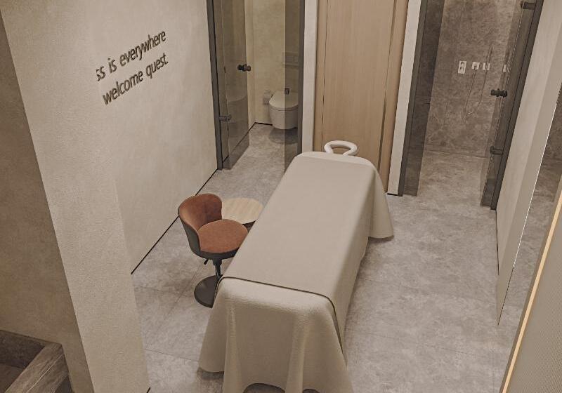 Отель Awen Lara