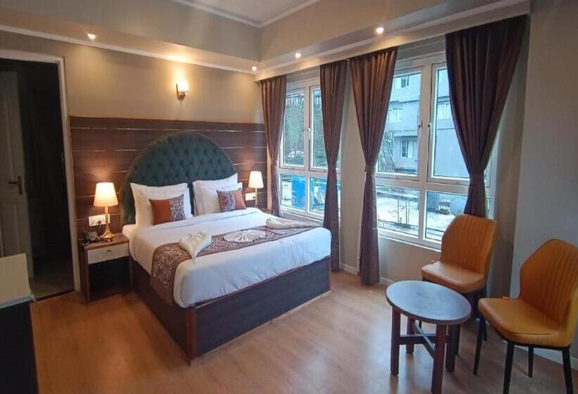 בית מלון כפרי Cliffton Royals