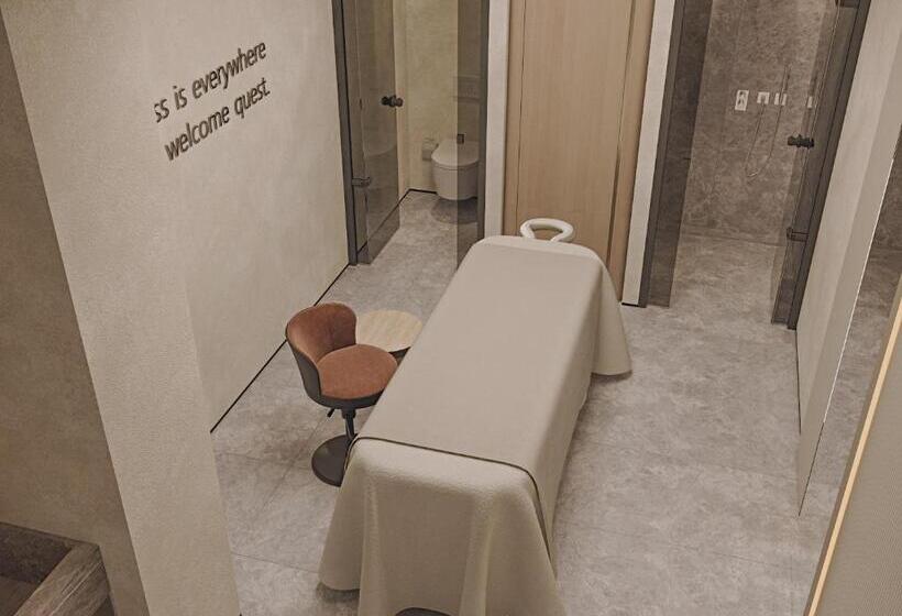 Отель Awen Lara