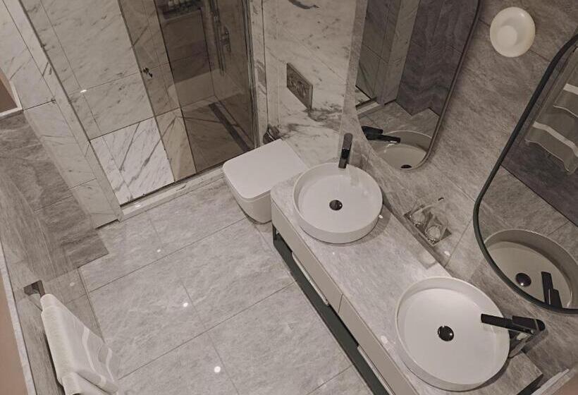 Отель Awen Lara